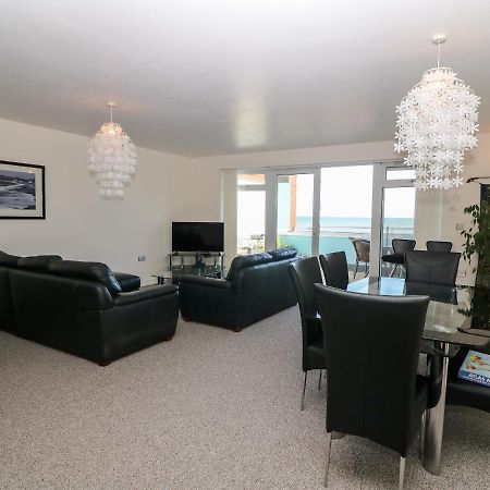 Sea View Apartment Pwllheli Buitenkant foto