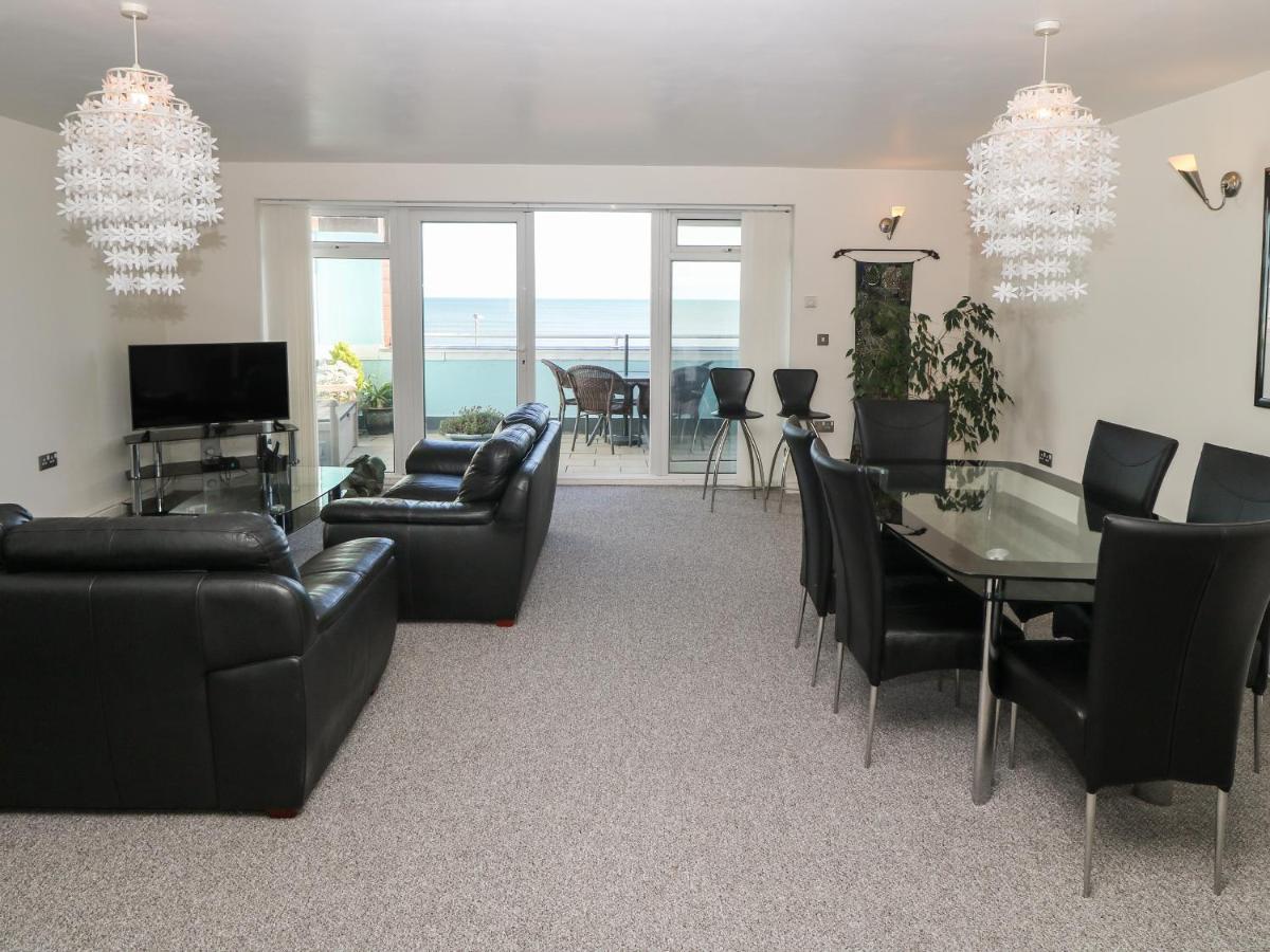 Sea View Apartment Pwllheli Buitenkant foto