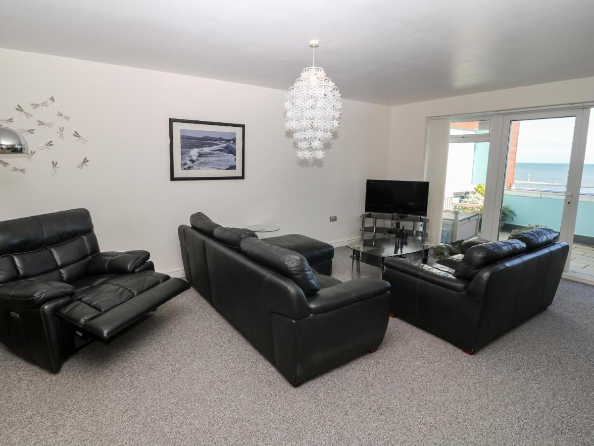 Sea View Apartment Pwllheli Buitenkant foto