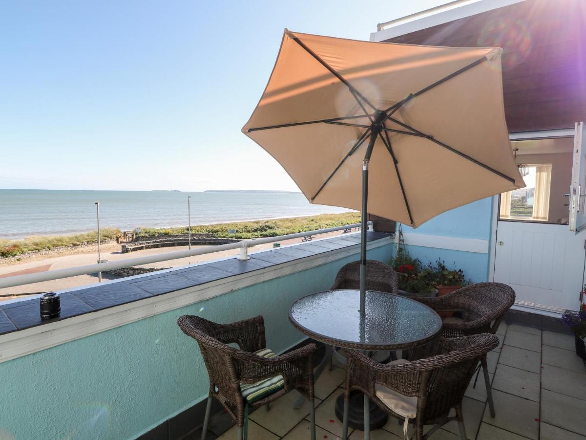 Sea View Apartment Pwllheli Buitenkant foto