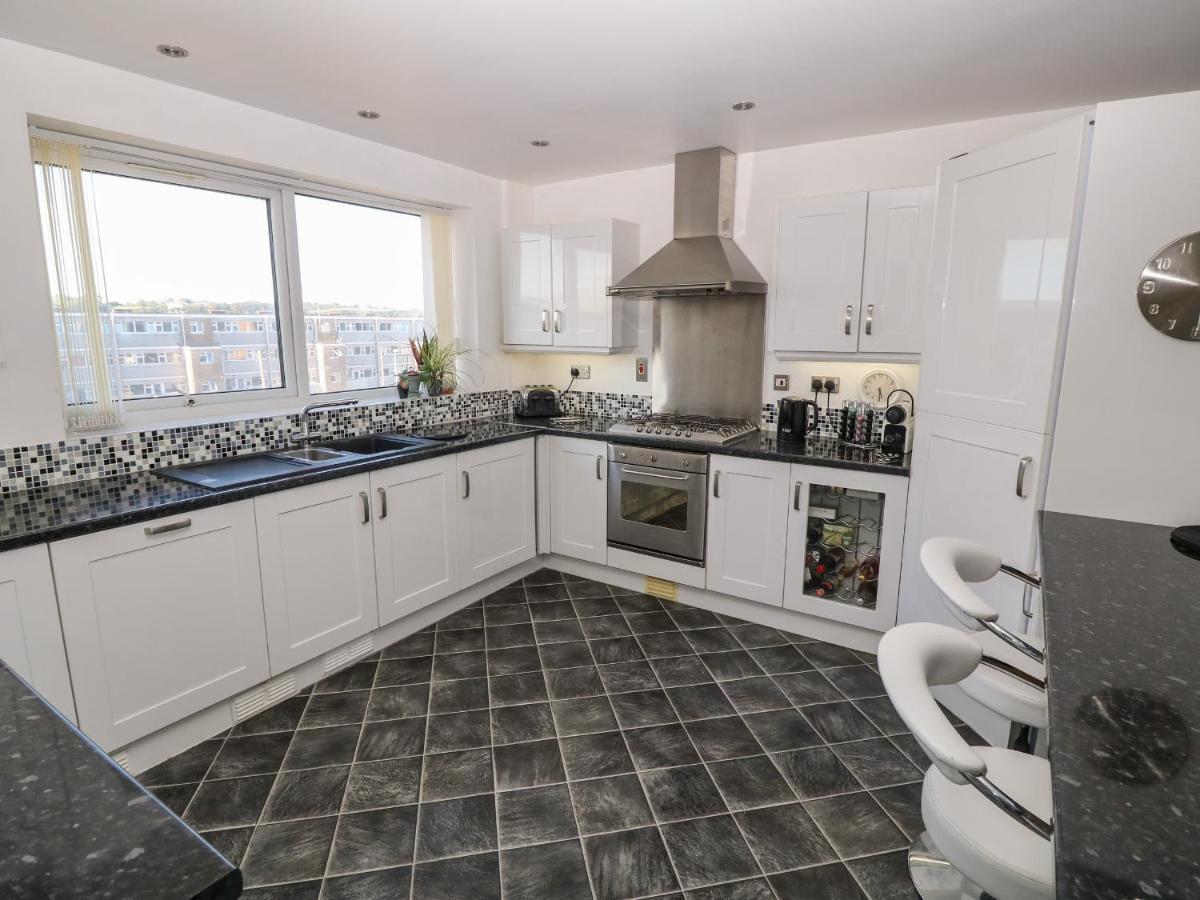 Sea View Apartment Pwllheli Buitenkant foto