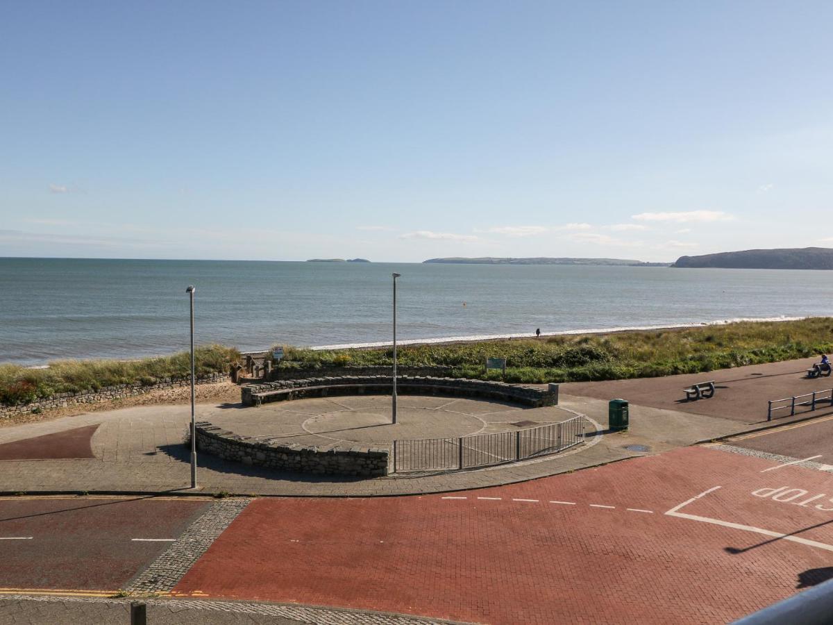 Sea View Apartment Pwllheli Buitenkant foto