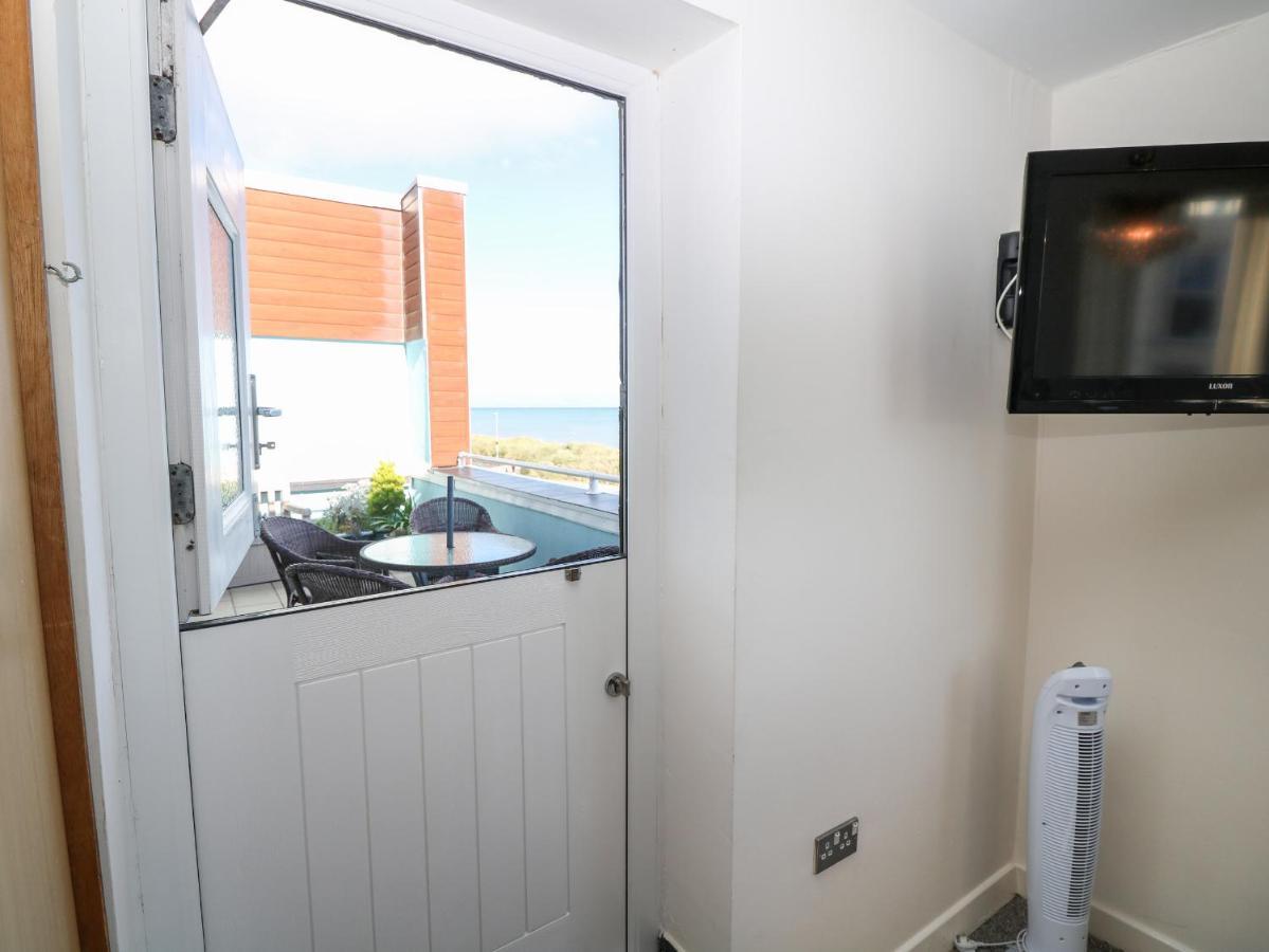 Sea View Apartment Pwllheli Buitenkant foto