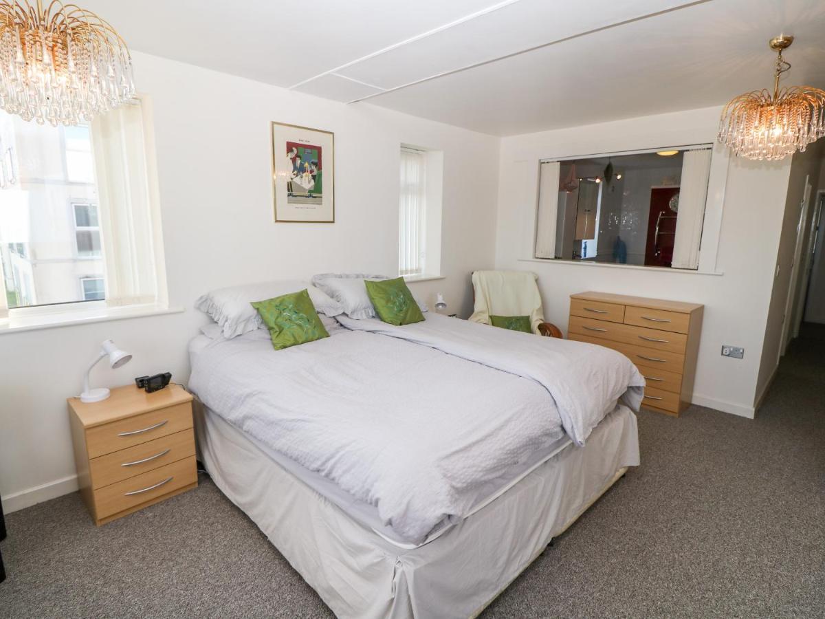Sea View Apartment Pwllheli Buitenkant foto