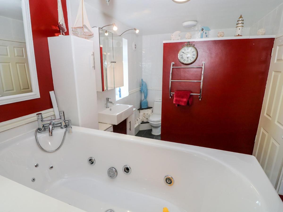Sea View Apartment Pwllheli Buitenkant foto